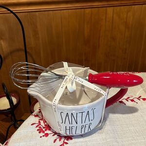 NWT Rae Dunn Christmas measuring cup/whisk set
